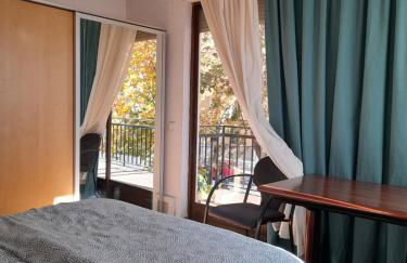 NO FIESTAS, 5 DORMITORIOS Solo familias, parejas o trabajo PARKING Público Gratis a 300m - Foto 9