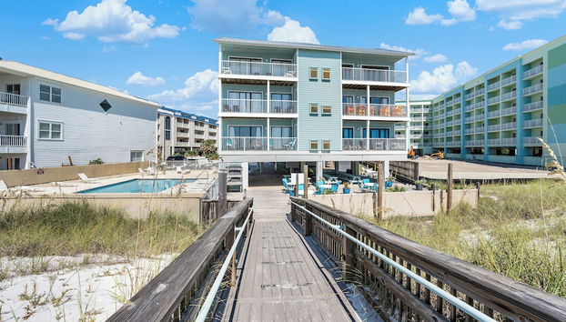 Luxury 4BR, Across street from beach, Sleeps 10! - Foto 2, Imagen principal