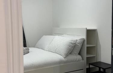 Home away Tamworth Staffordshire 4 Bedroom 3 Bathroom - Semi Detached House - Foto 14