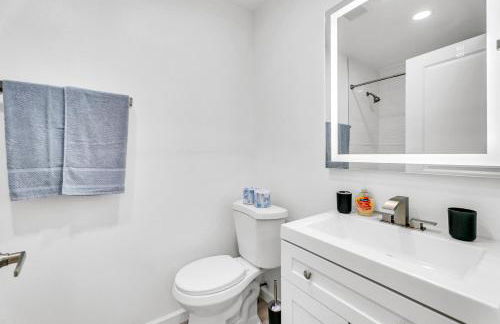 Modern 2BD 2BA Flat Gym and Pool Heart of Downtown - Foto 5