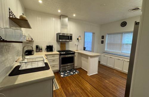 Beautiful Bungalow on Main - Foto 21