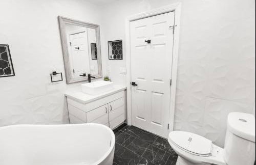 Escondido Front Unit 3-BR by SD STAY - Foto 37