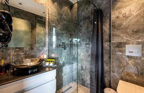 Moon Boutique Hotel - Ultra Luxury Suites with Pool, Perfect for Fun and Relaxation By Villa Mana Gers - Photo 44