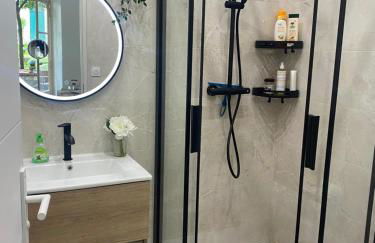 Appartement cosy avec oasis privée, salle de jeux, vélos bienvenus - Foto 9