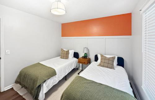 3 Bedrooms 8 Guests Modern Ranch Retreat on Half Acre - Foto 12