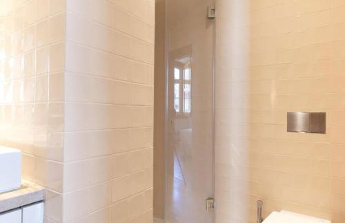 Chiado Stylish Bright Apt with AC - Photo 10