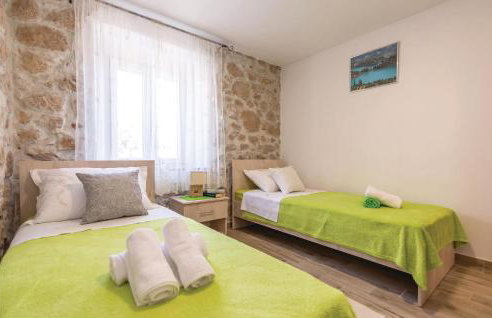 Awesome Home In Ploce With Jacuzzi - Foto 28