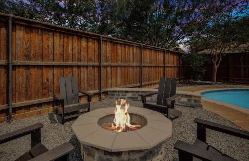 Allen Abode - 4 Bedrm Pool Fire Pit Charm - Photo 3