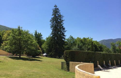 A beautiful 2 persons studio in a chateau with swimming pool - Foto 14