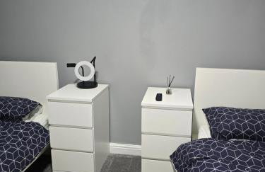 Manchester - House - Sleeps 6 - Parking - Garden - Foto 9