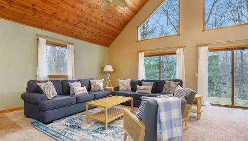 Peaceful Forested 5 Bdrm Near Lake sleeps up to 16 - Foto 2