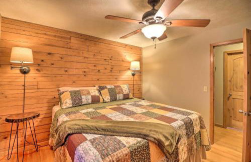 Charming Cabin with Hot Tub, Fire Pit and Views! - Foto 19