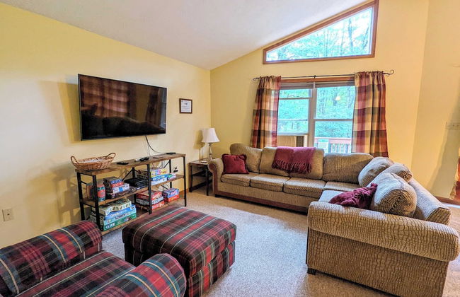 The Bear Foot Lodge by Avantstay Game Room, Deck, Beach/lake Access - Photo 5