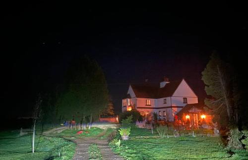 Upper House Stunning Country Home - Photo 53