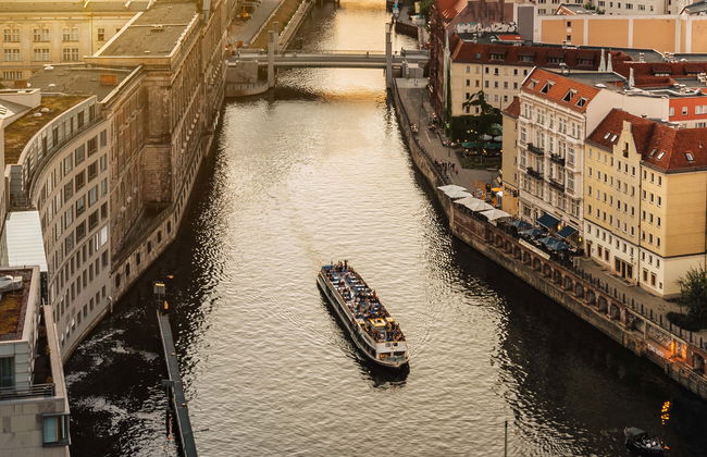 Berlin Dinner Cruise - Photo 1