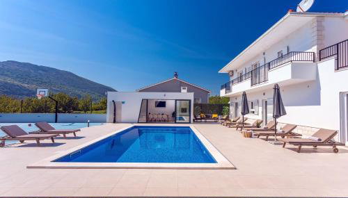 VILLA ALMIC with heated pool, 5 bedrooms, Gaming room, a multi-use playground court - Foto 2, Game Room