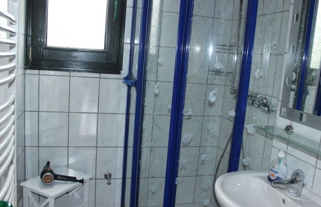 Roof-only House Modern Retreat - Photo 13