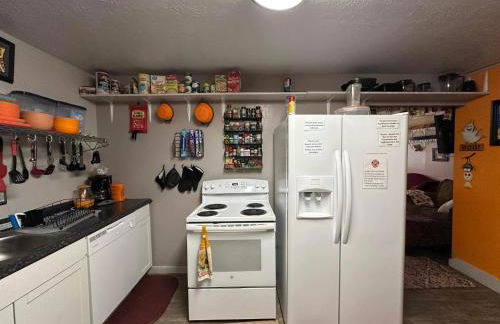 EZ 1 mile to Fort Sill! Pumpkin Cottage sleeps 9, grills, firepit, laundry - Foto 6