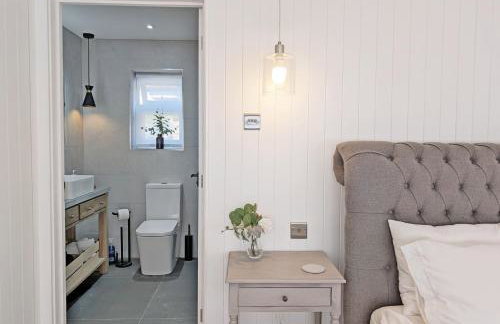 One Elms Way - Sleeps 8 - West Wittering - Foto 28