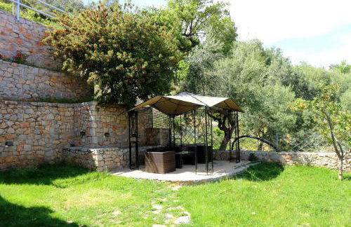 Dio Escapes Houses - Photo 76