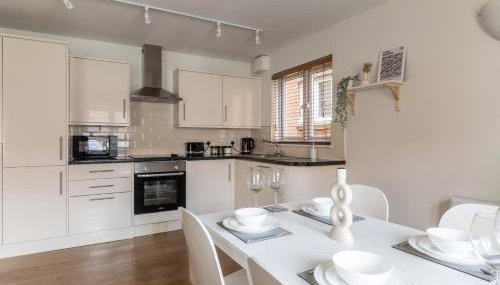 Bright 2BR Apartment - 2 Free Parking Spaces - Near LGW Airport - Foto 2, stove, dishwasher, pet friendly, heating, toaster, minibar