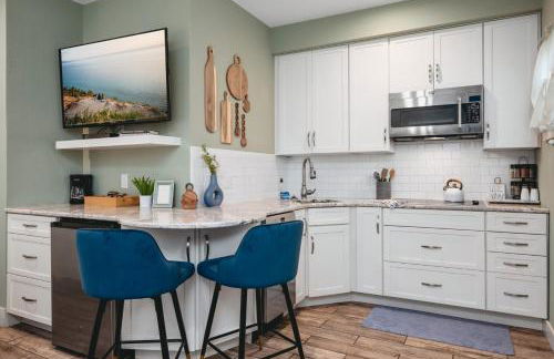 Primrose Studio 1BR Studio near Downtown Beaches Wineries - Photo 1