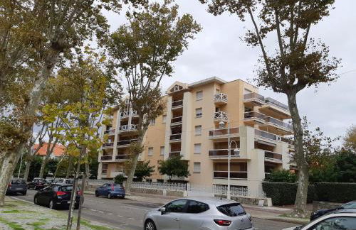 Très joli 2 pièces plein centre, très proche plage centrale - parking - Foto 3