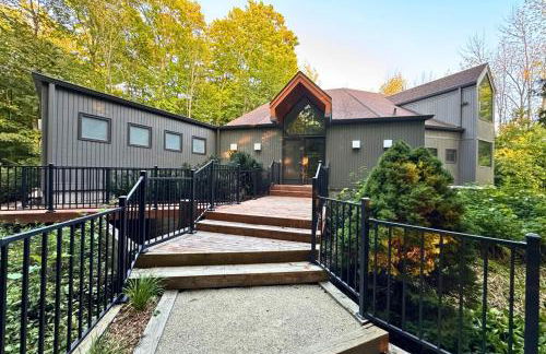 Modern Home Walk to Downtown, Hot Tub & GameRoom - Foto 47