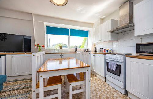 Spacious apartment sleeps 6 - Uni, sports, trades - Foto 2