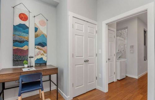 Prime OTR off Vine St, Lux Full Bed, Fast WiFi, Fully Equipped, 50in TV, Sleeps 4ppl - Foto 4