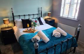 The Farrier's 3 bedroom comfy and cosy bolt hold close to Cannock town centre - Foto 6