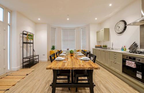 Brand New Apt - Beach Breeze Spacious 1-Bedroom Apartment with parking - sleeps 4 ppl- internet - Foto 19