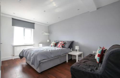 Large Modern Spacious House 6 Bedrooms 5 Bathrooms - Foto 29