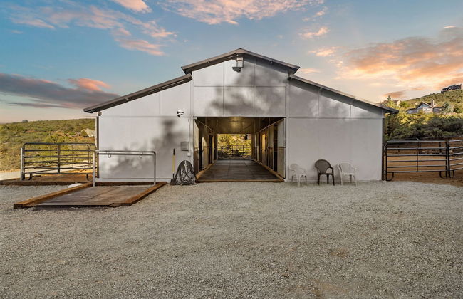 New Luxury Prescott Lynx B B 4k ft2 Sleeps 22 - Photo 37