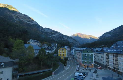 Ático Dúplex reformado con vistas a la montaña - Foto 8