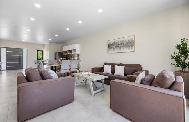 Brand NEW 3BR w Private Pool Walk to Palm Beach - Photo 19