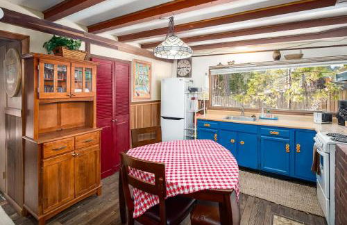 The Gingerbread Cottage - Photo 11