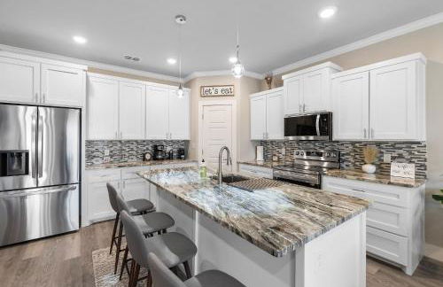 Stylish Townhouse with BBQ, Pool & Near Beach - Foto 19