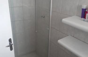 Casa ampla com 3 quartos com ar condicionado a 50mts da praia - Photo 4