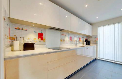Pass the Keys 53 Austin Drive · Modern Townhouse near Addenbrookes Own Parking - Foto 12