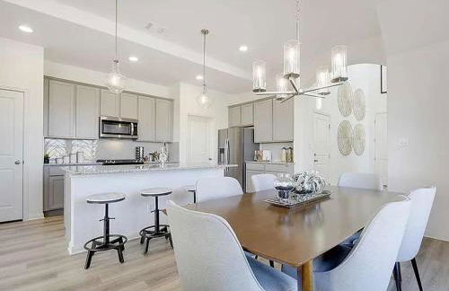 Spacious 4BR Oasis - Pool - Patio - 8 Min to Kalahari - Foto 32