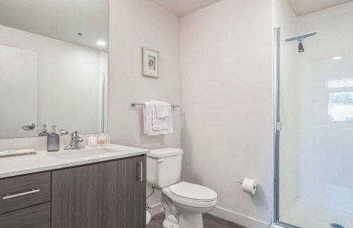 Chic and Modern Getaway with Gym 5 Min to Downtown - Foto 21