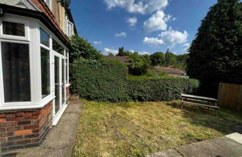 Comfortable 3BR Home, Steps from York Town Centre, Sleeps 6, Free Parking - Foto 27