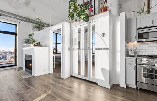 Modern Historic Loft 19ft Ceilings, Gym, Heated Parking, Skyline Views, Balcony - Foto 31