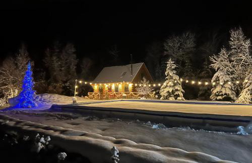 BC Log cabin with private beach river fire pit AC wifi onsite trails ski slope views - Foto 1