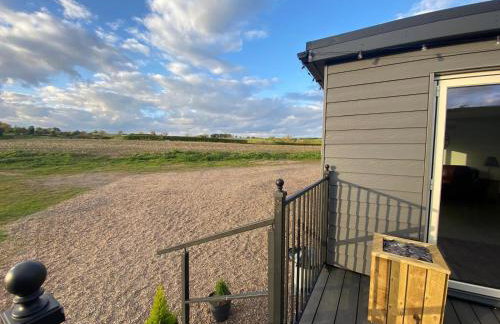 POPPY LUXURY LODGE Sleeps 8 at Fairview Farm, Ravenshead, Nottingham Near Sherwood Forest, Dog Friendly, Farm Stay great for wedding groups, families, Hen Do's, friends gatherings with amazing views - Foto 27