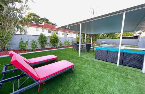 Royal Luxe Pool Home near Ft Laud airport and each - Photo 48