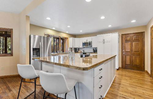 Sensational Burning Tree 4 bed 3 bath Retreat in the Country Club - Photo 16