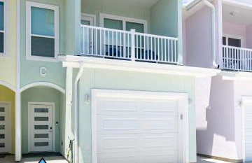 Beautiful New 3 Bedroom Townhouse w/ Private Pool - Foto 15