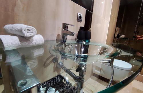 Luxury 3 Bedrooms, Private Heated Pool - EHHouse - Photo 17